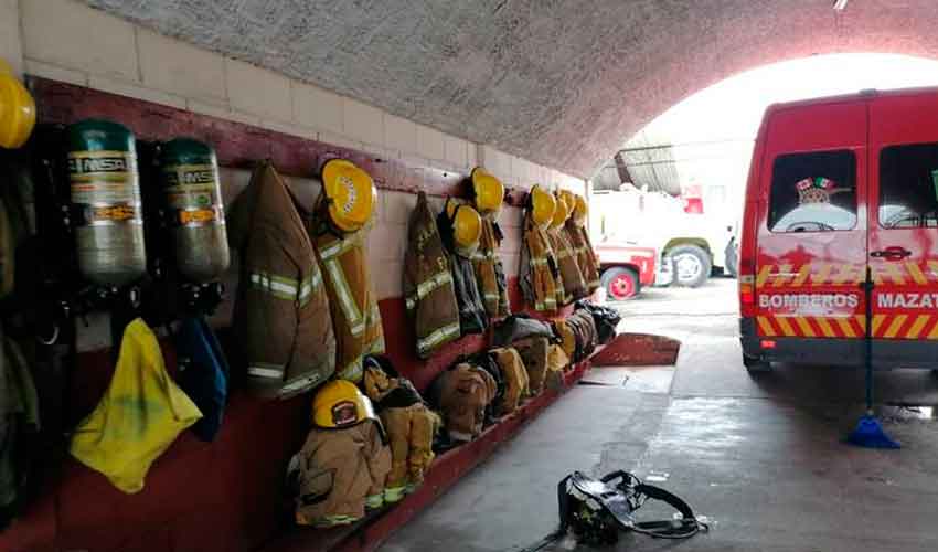 Se cae a pedazos la estación de Bomberos Uno en Mazatlán