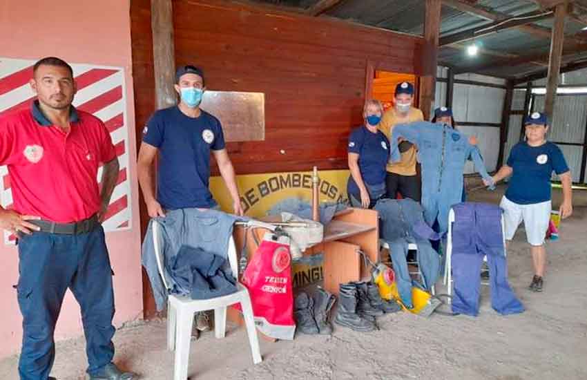 Bomberos de Villa Clara entregaron elementos a sus pares de Villa Domínguez