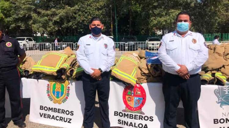 Entregan uniformes nuevos a Bomberos de Mazatlán