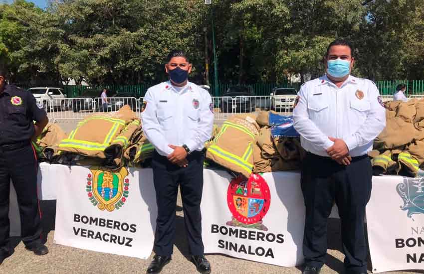 Entregan uniformes nuevos a Bomberos de Mazatlán