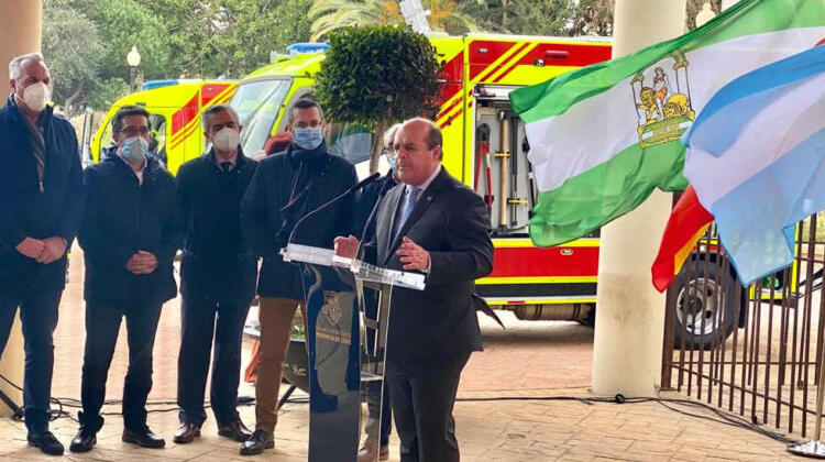 Presentados 6 nuevos camiones de bomberos de Cádiz