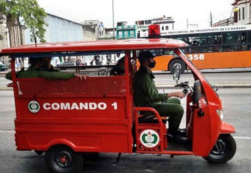 Los bomberos de La Habana estrenan triciclo