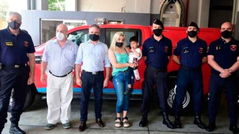 Reconocimiento a Bomberos que le salvaron la vida a un niño