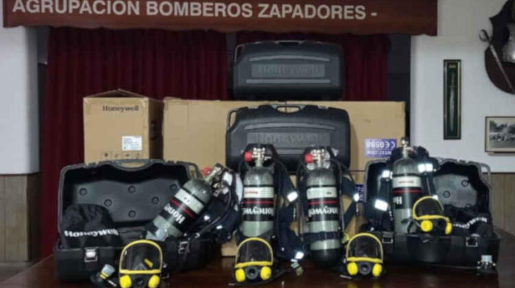 Bomberos Zapadores de santa fe recibieron nuevo equipamiento de respiración autónoma