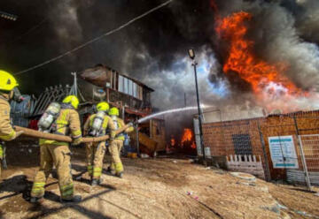 Cinco Cuerpos de Bomberos trabajaron para controlar incendio en Iquique