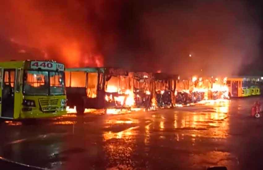 San Miguel: un incendio consumió 20 colectivos