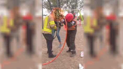 Se subió a una hamaca para bebé y la tuvieron que rescatar los bomberos