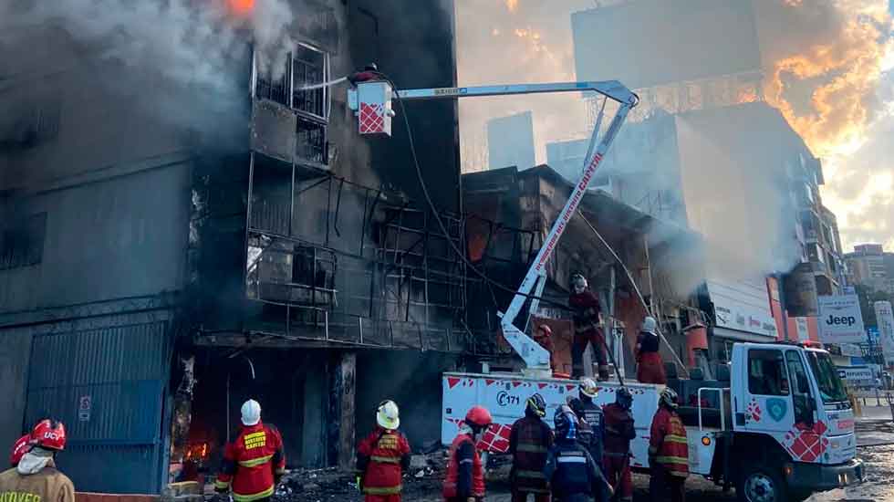 Gran incendio afecto el Cine Cittá de Bello Monte