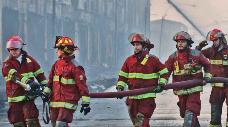 Publican Ley que otorga beneficios a bomberos activos