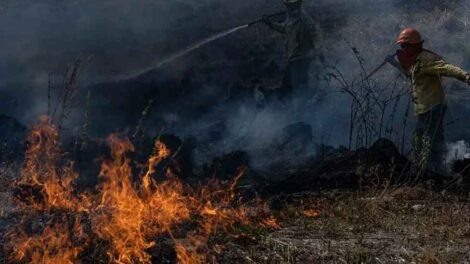 Incendios en Corrientes: detenidos y bomberos amenazados