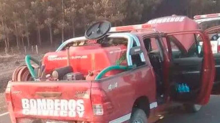 Choque en cadena entre vehículos de Bomberos que viajaban a combatir incendios