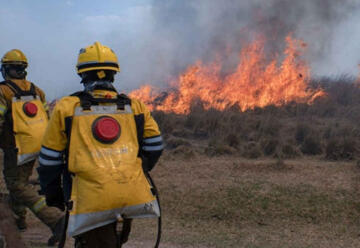 Bomberos de Olavarría envió personal para ayudar con los incendios