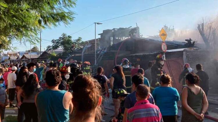 Incendio afecta a viviendas en Renca: vecinos acusaron falta de agua
