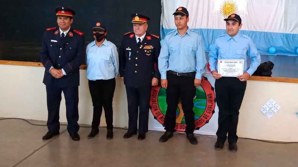 Gualjaina: Juraron flamantes Bomberos Voluntarios