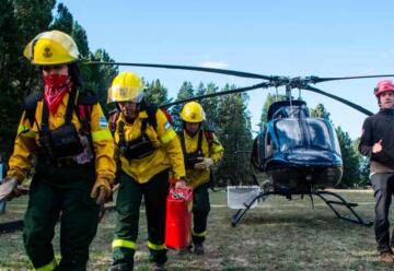 Bomberos de San Martin de los Andes se capacitaron con helicópteros
