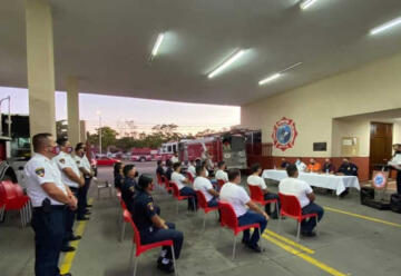 Bomberos Voluntarios capacita a nuevos elementos en Mazatlán