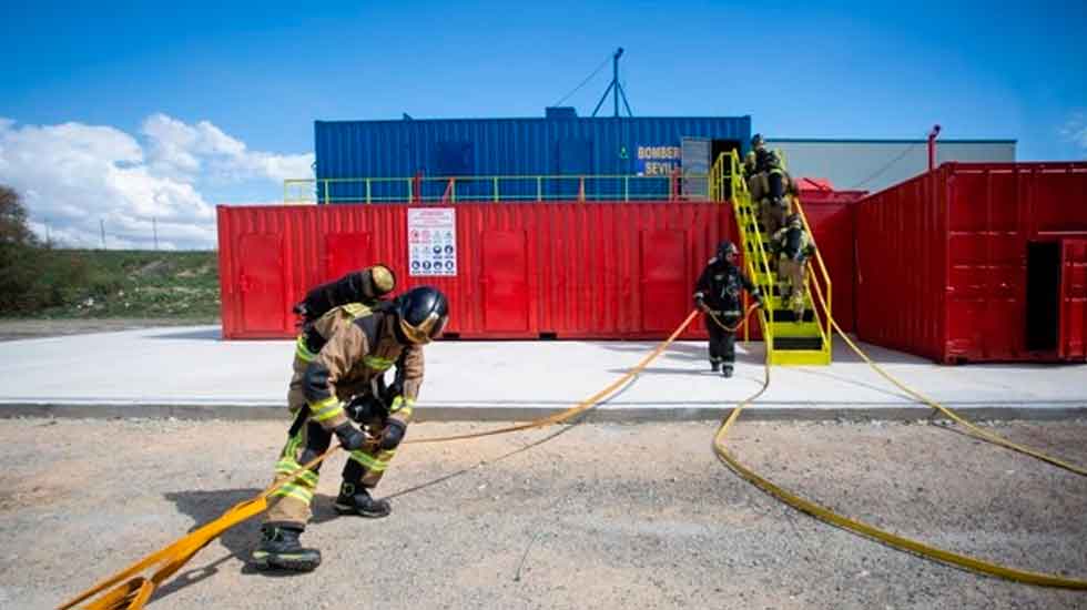 Los bomberos estrenan un campo de entrenamiento más amplio