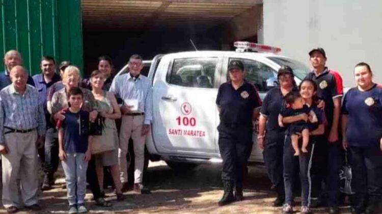 Un cuartel de bomberos bautizó a su camioneta “Santi Maratea”