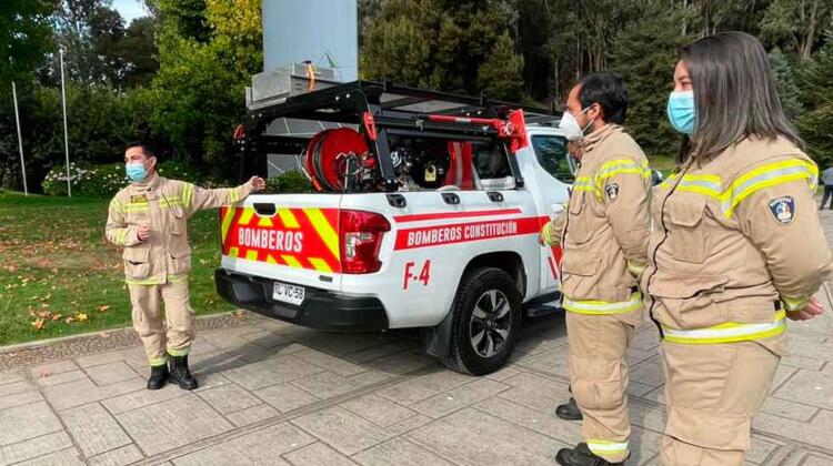 Bomberos de Putú reciben equipo especial para combatir incendios