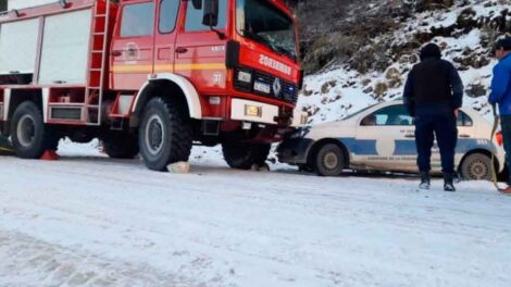 Bomberos asistían un despiste y chocaron con un patrullero