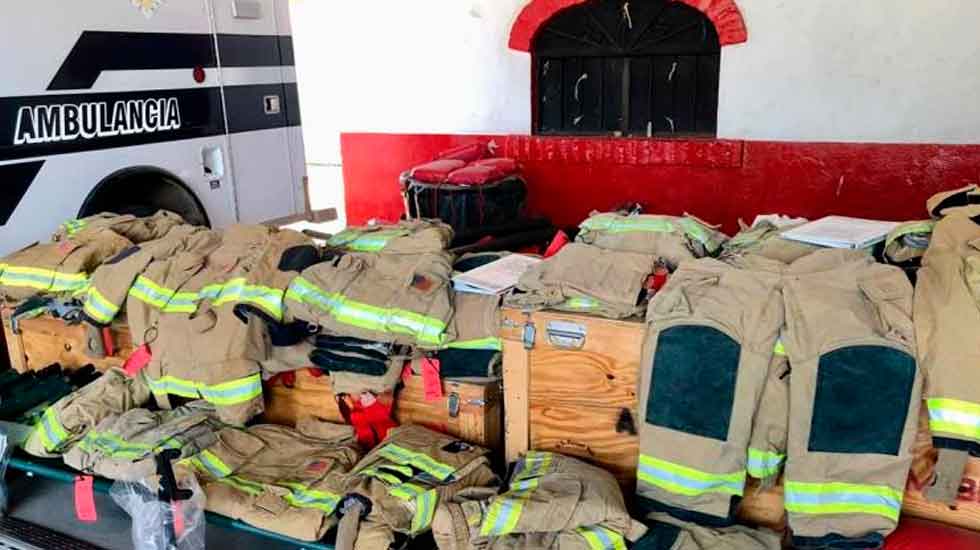 Entregan ambulancia y equipos a Bomberos de Álamos