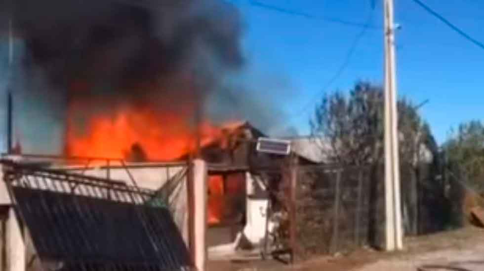 Maule: bombera recibió fuerte descarga eléctrica en incendio