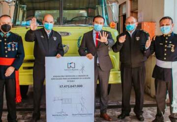 GORE y bomberos de Chile firman convenio para la compra de 21 carros