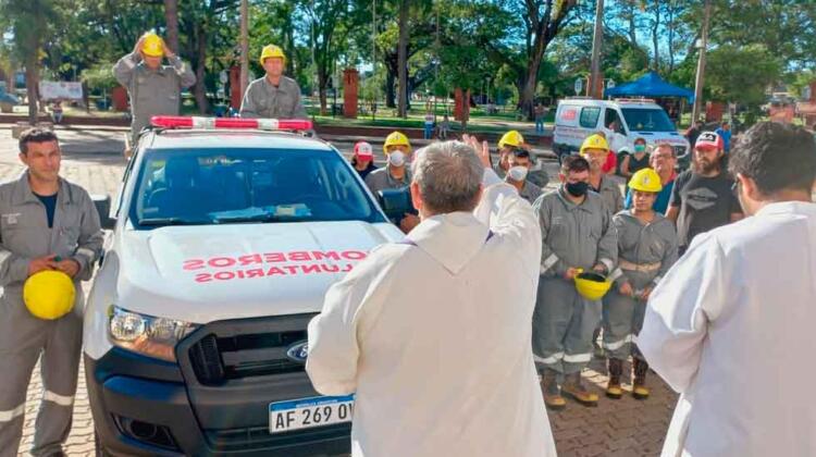 Itatí: Bomberos peregrinaron para bendecir la nueva camioneta