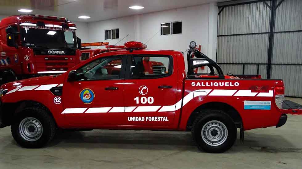 Bomberos de Salliquelo: Nuevo equipamiento para incendios
