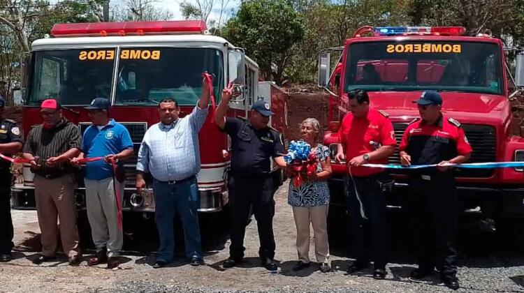 Inauguran nueva estación de bomberos en El Rosario