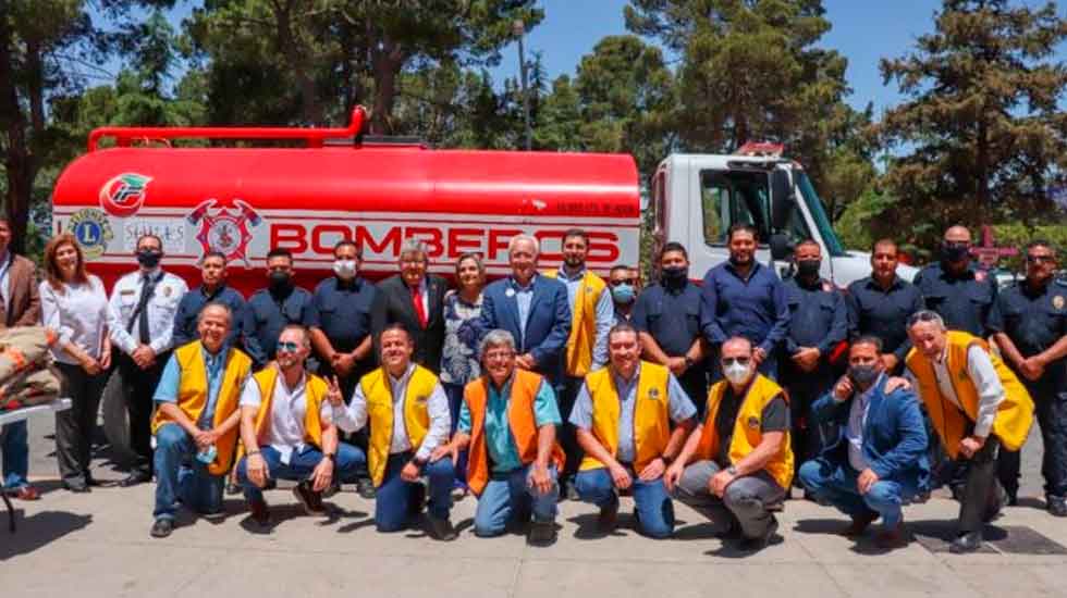 Entregan uniformes y pipa a Bomberos de Cuauhtémoc