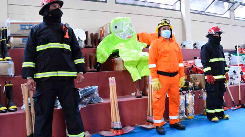 Entrega de equipamiento a la División de Bomberos