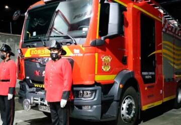 Realizan entrega de carro multipropósito a bomberos en Huépil