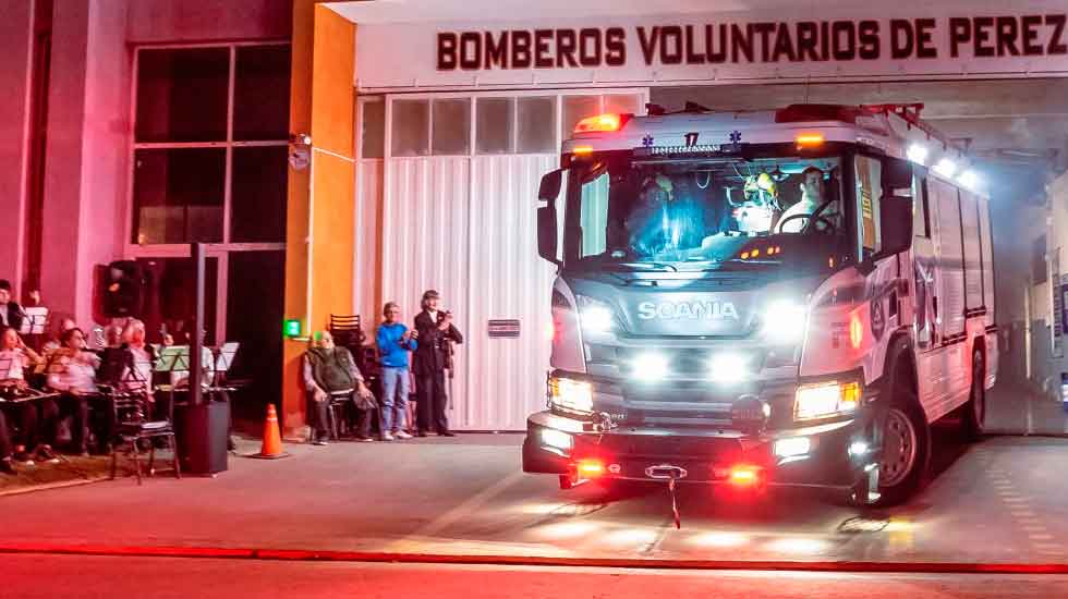 Presentación oficial de la nueva autobomba de Bomberos de Pérez