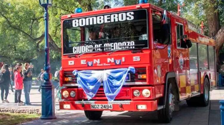 Los bomberos voluntarios de Ciudad Mendoza ya tienen autobomba