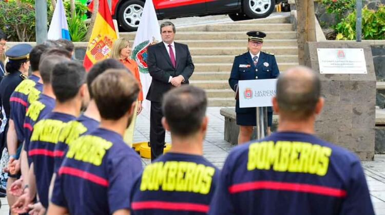 Homenaje a los cuatro bomberos fallecidos en La Naval