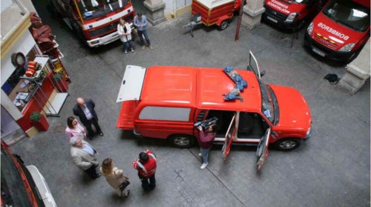 El Gobierno cede un vehículo a Bomberos Voluntarios de Santander