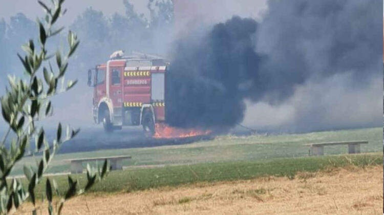 Se quema un camión de los bomberos al extinguir un incendio