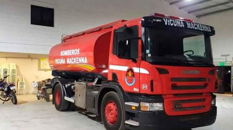 Nuevo camión cisterna para Bomberos Voluntarios Vicuña Mackenna