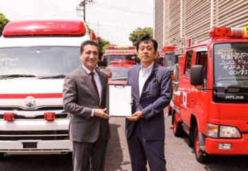 Paraguay recibe donación de carros de bomberos y ambulancias de Japón