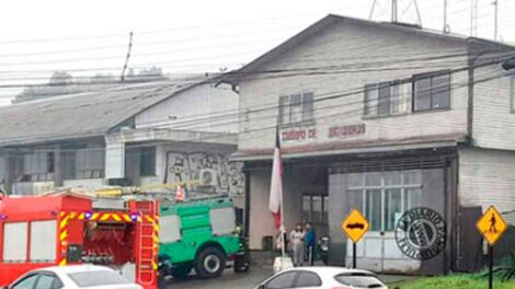 Principio de incendio en cuartel de Bomberos de Panguipulli 