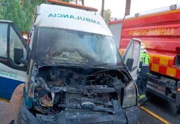 Una ambulancia se estrella contra un camión de bomberos