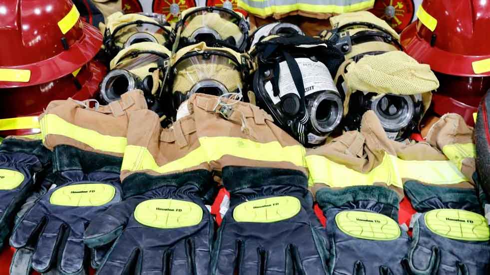 De Estados Unidos llegó donativo de indumentaria para bomberos