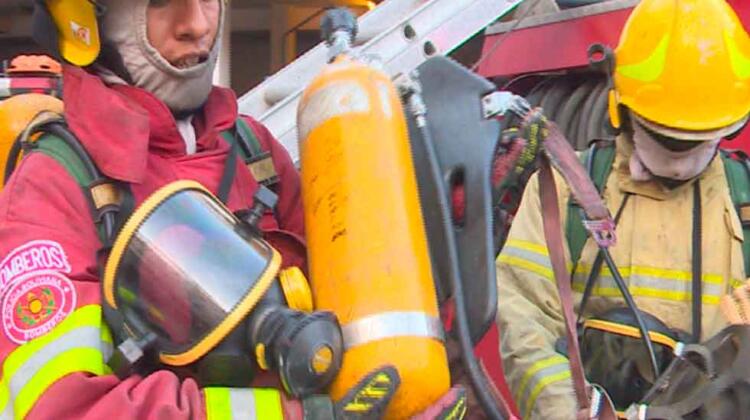 Bomberos: "Equipos para incendios tienen 20 años y están en desuso"