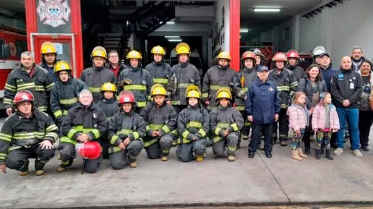 Los bomberos voluntarios de Zárate celebran su aniversario N° 109