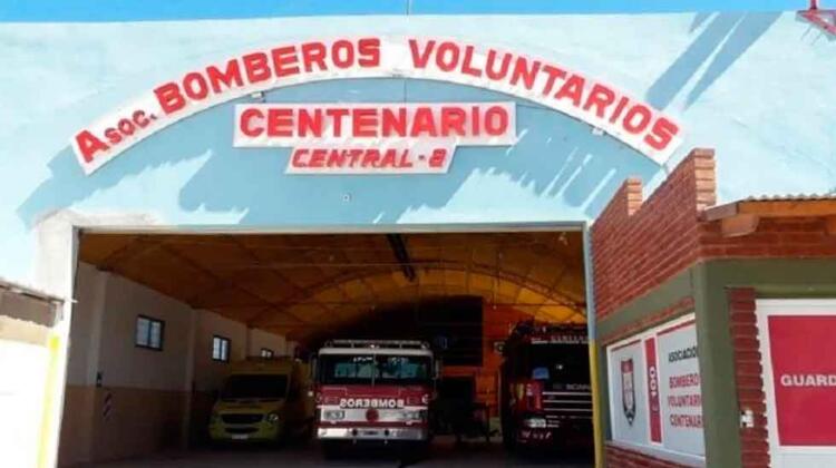 Bomberos voluntarios de Centenario salvaron la vida a un bebé