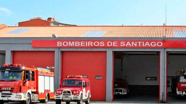 Compañeros lloran la muerte de un joven bombero en Santiago