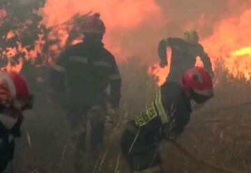 Valencia: Dramático momento en que los bomberos huyen del fuego
