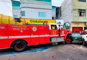 Choque múltiple deja tres bomberos heridos tras accidente