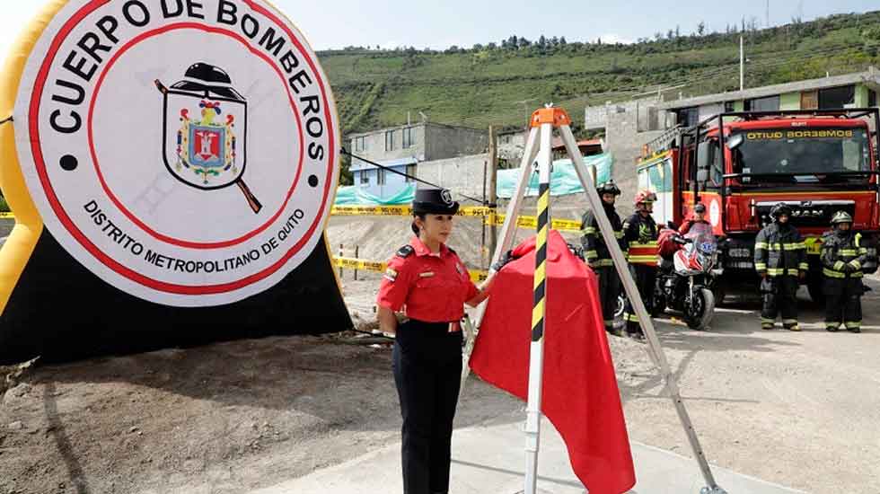 Colocación de la Primera piedra de la estación de bomberos Perucho